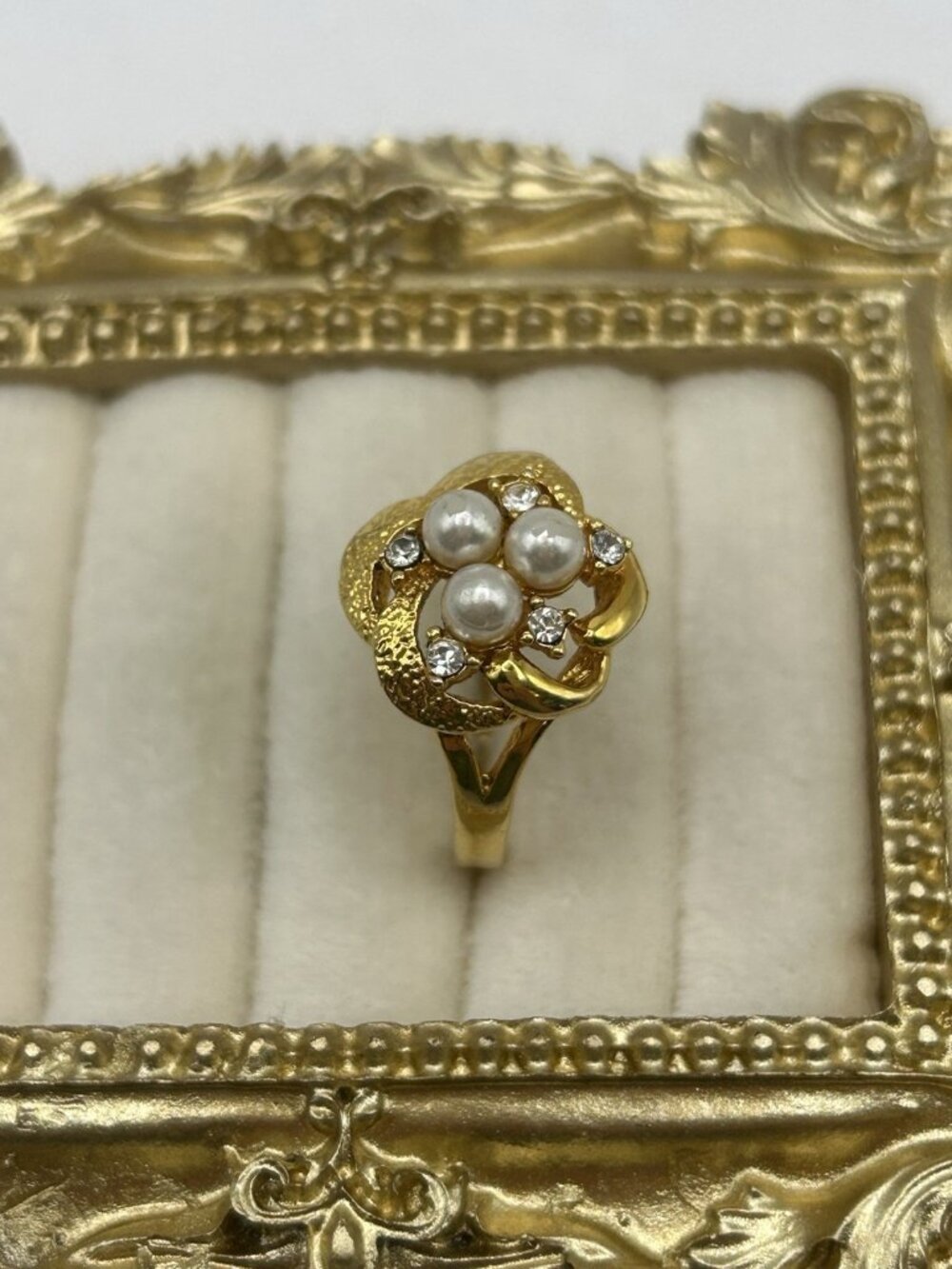 Vintage Cottagecore Faux Pearl Rhinestone Gold Tone Flower Ring Size 7 Romantic - Picture 5 of 16